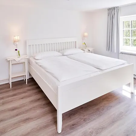 Farm stay Stuersholz Gut Oestergaard Steinbergkirche